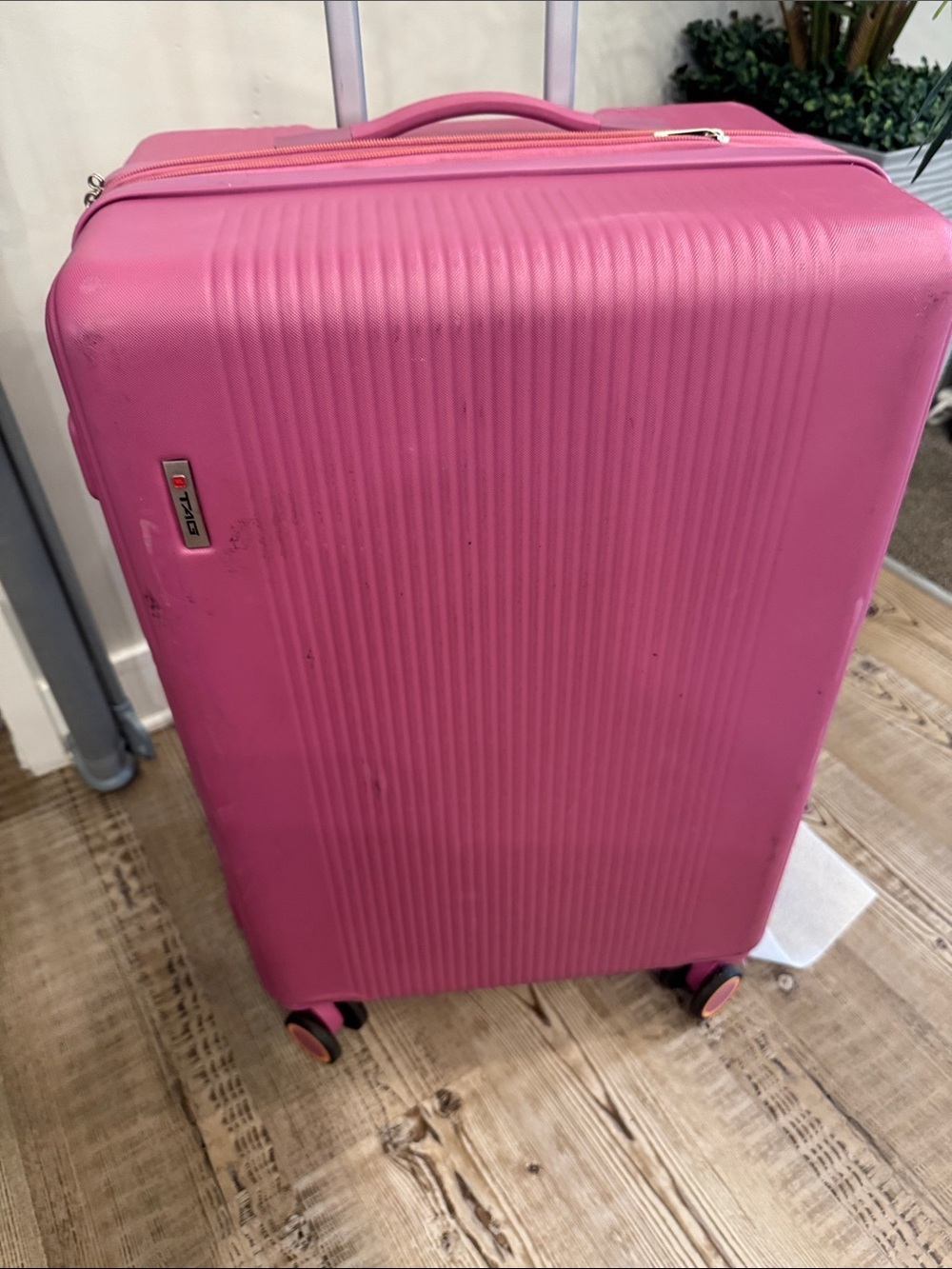 Tag Gateway 2.0 1 Piece Hard side Spinner Luggage 24” travel bag - Picture 14 of 15